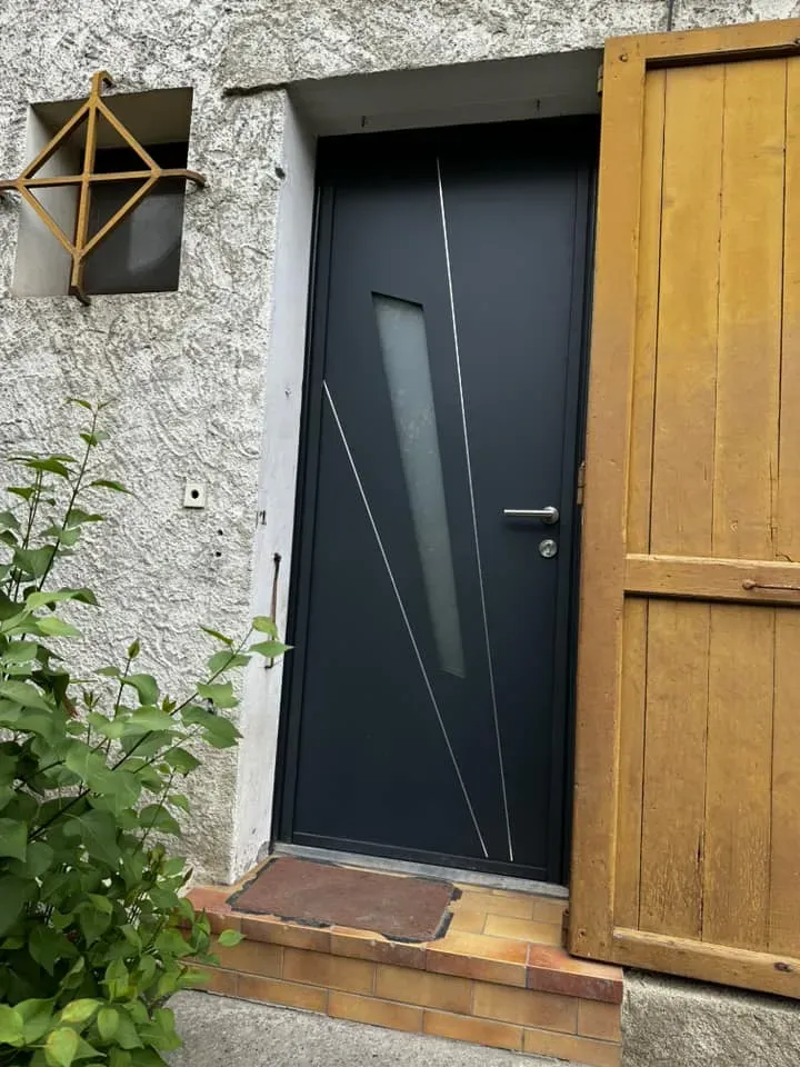 Porte d'entrée près de Domène